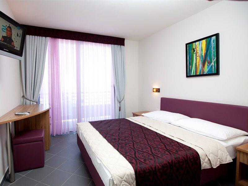 Hotel Sirena Podgora Exterior foto